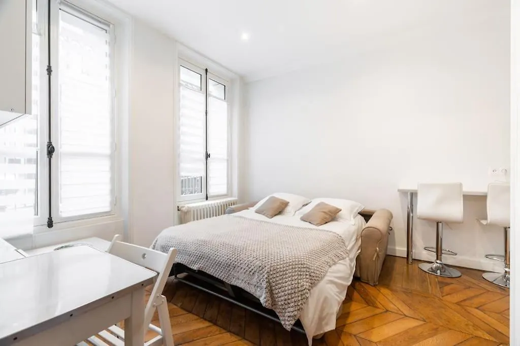 Ferienwohnung Studio Luxe Montaigne Paris Apartment