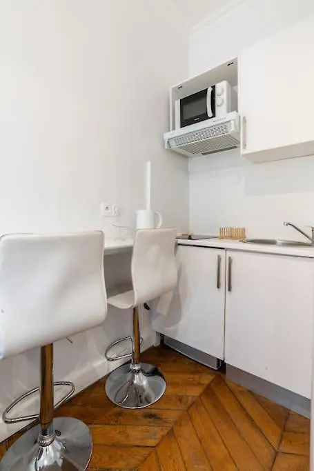 Studio Luxe Montaigne Apartment Paris France