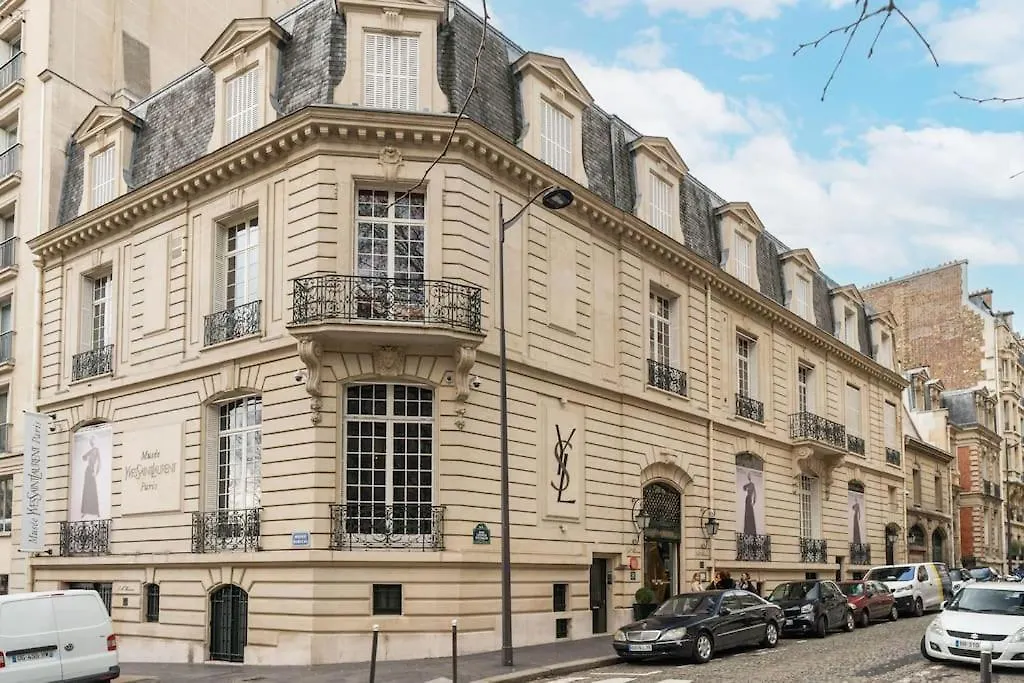 Apartment Ferienwohnung Studio Luxe Montaigne Paris